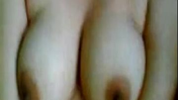 Lui si scopa la ragazza sulla strada