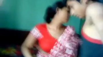 Desi Mom Son Kissing Video C - Indian milf mom pleasures son - PORNDROIDS.COM