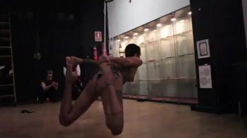 Elle fait du bondage et adore ça
