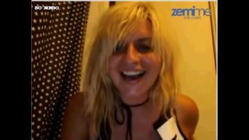 Mature woman enjoys teasing on webcam