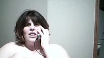 Una bella donnona si eccita a telefono